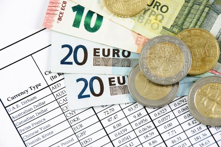 ¿Dónde puedo obtener más información sobre las bases de cotización?