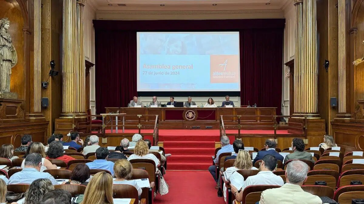 ¿Qué documentación necesito para cambiar de mutua durante una modificación de cobertura?