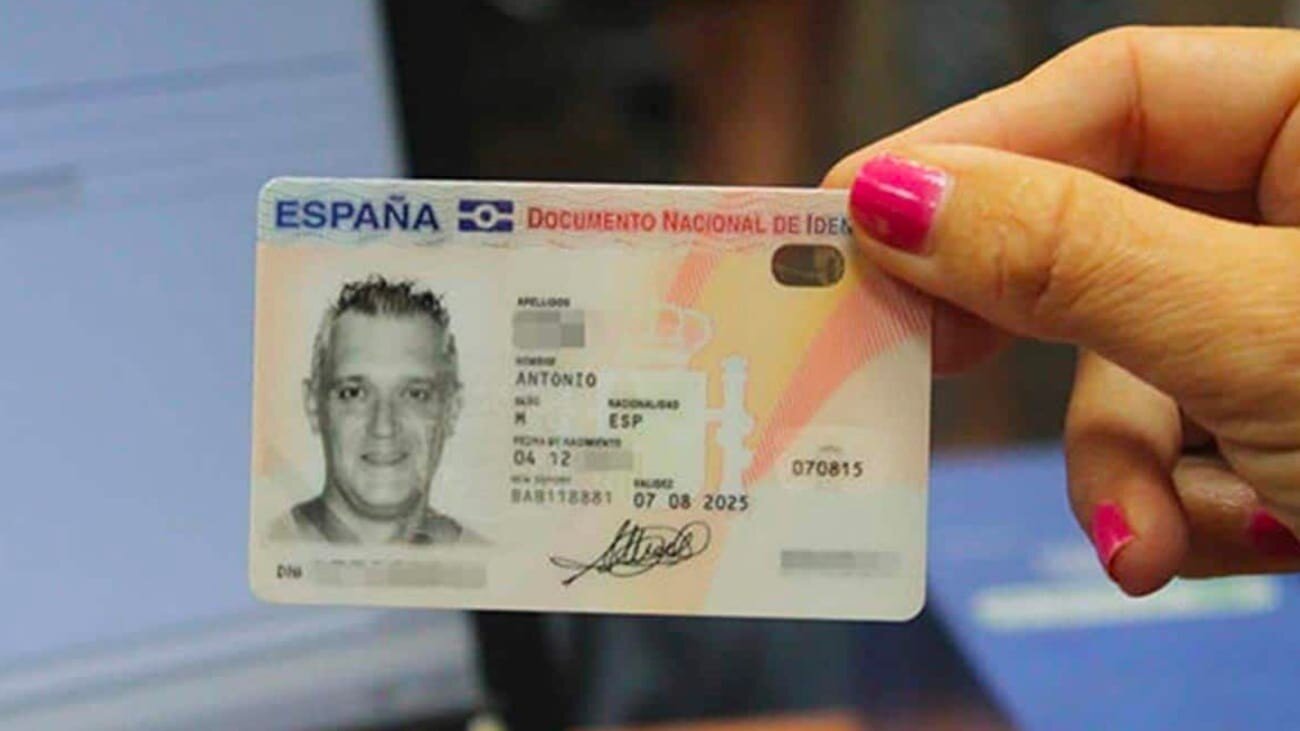 ¿Qué pasa si necesito actualizar mi nombre o apellidos al cambiar mi NIE por DNI?